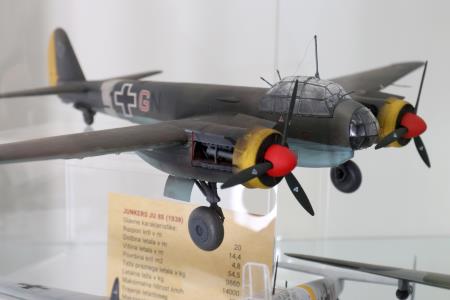 RAZSTAVLJENI MODELI VOJAŠKIH LETAL 07 FOTO LJUBO VUKELIČ